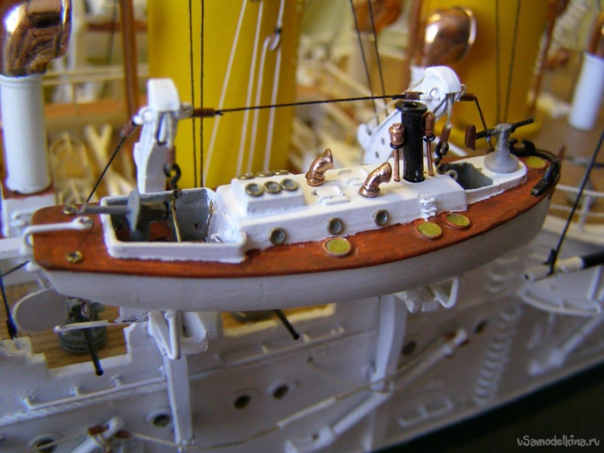 Модель крейсера Варяг в 1:200