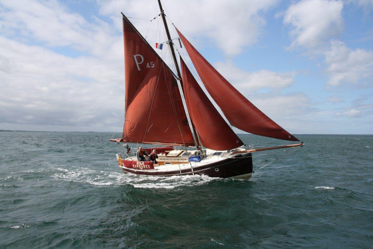 Гафельный парусник