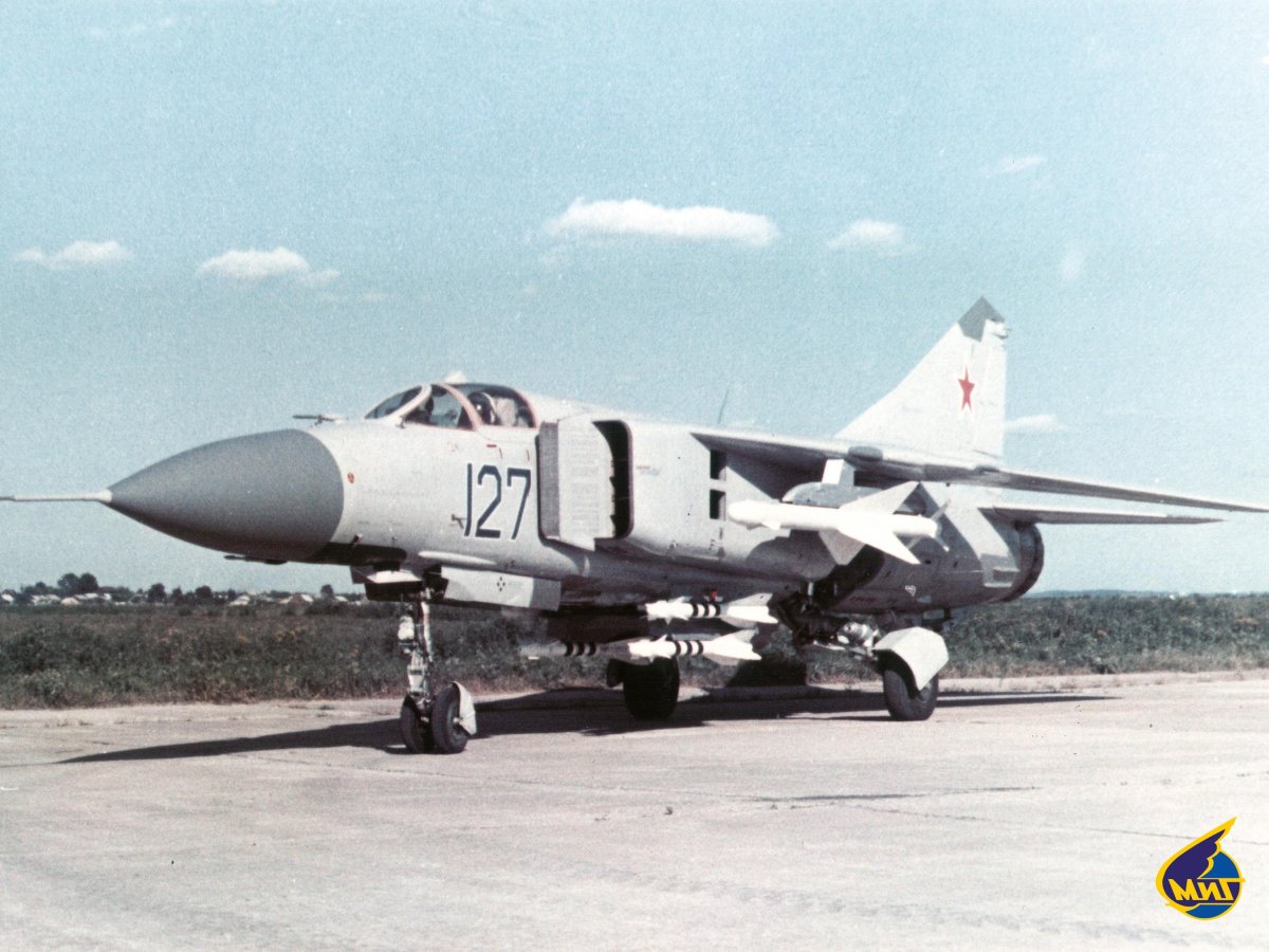 Самолет миг-23 мл