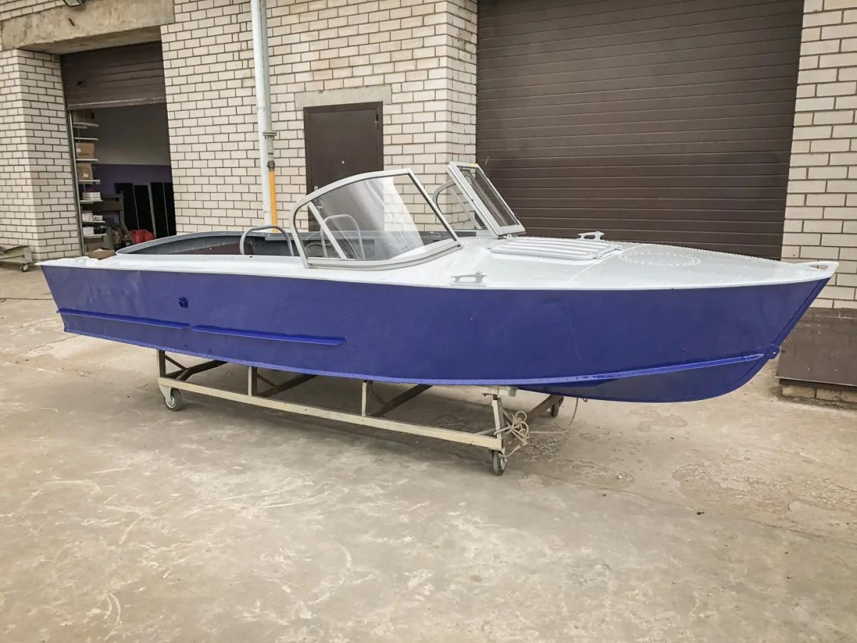 Катер Прогресс 2 покраска