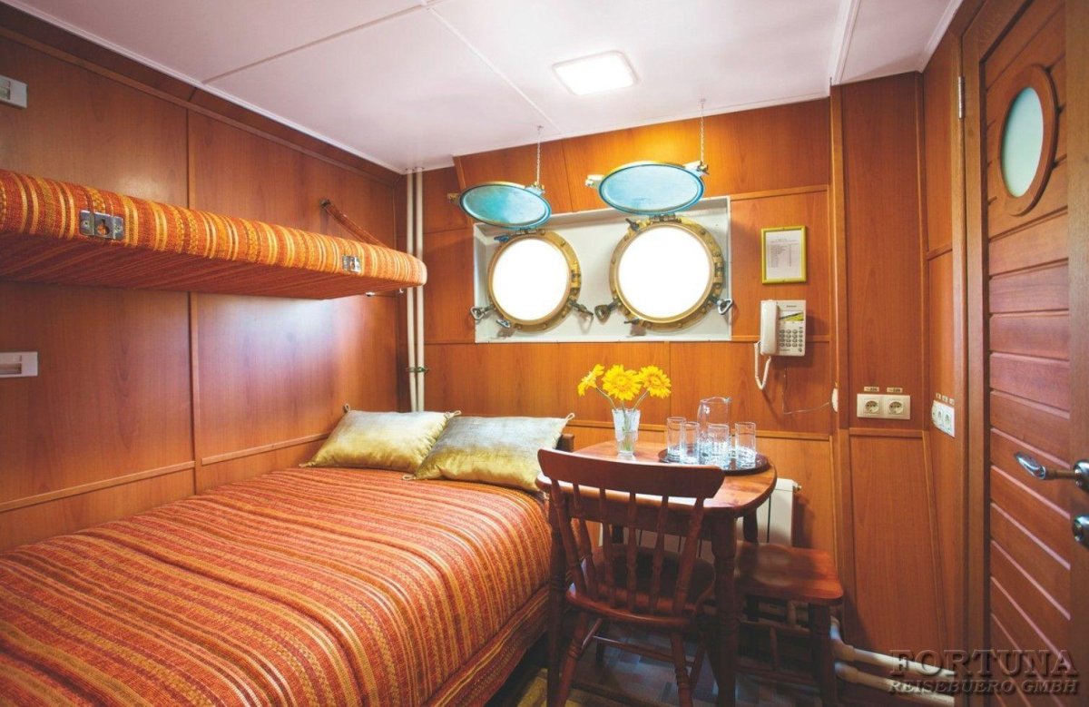 Теплоход Петр Великий каюты