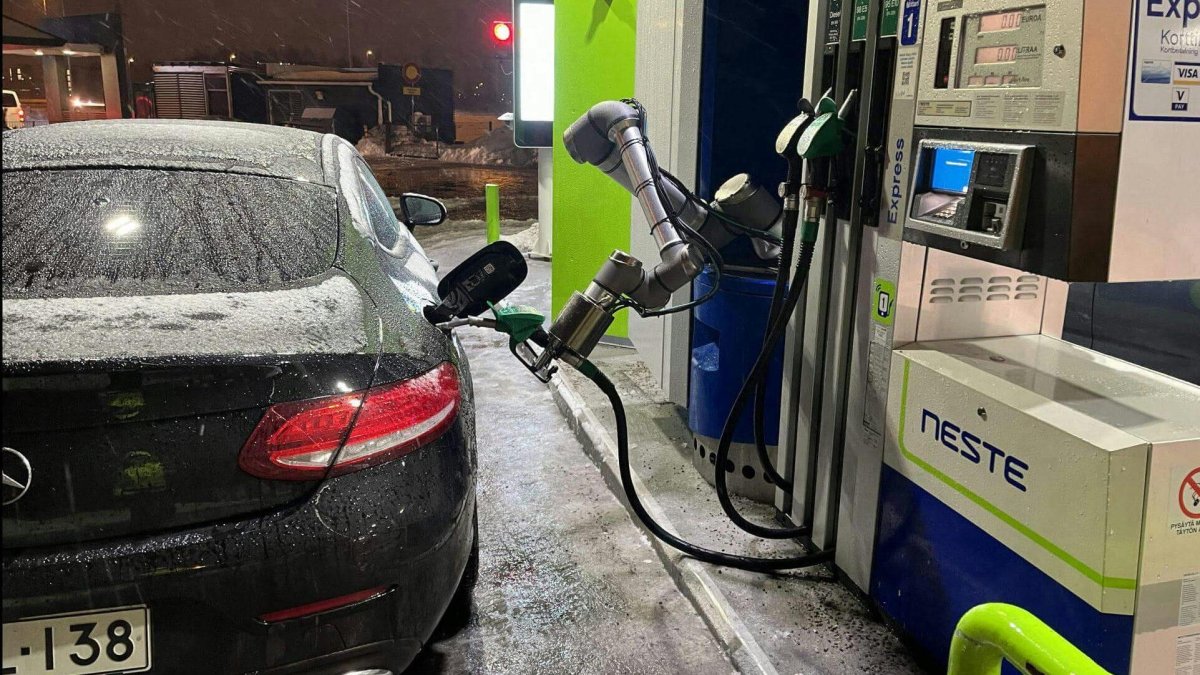 Робот заправщик