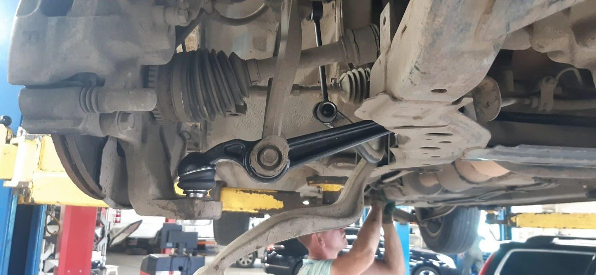 Грохот передней подвески Аккорд 8 2.0