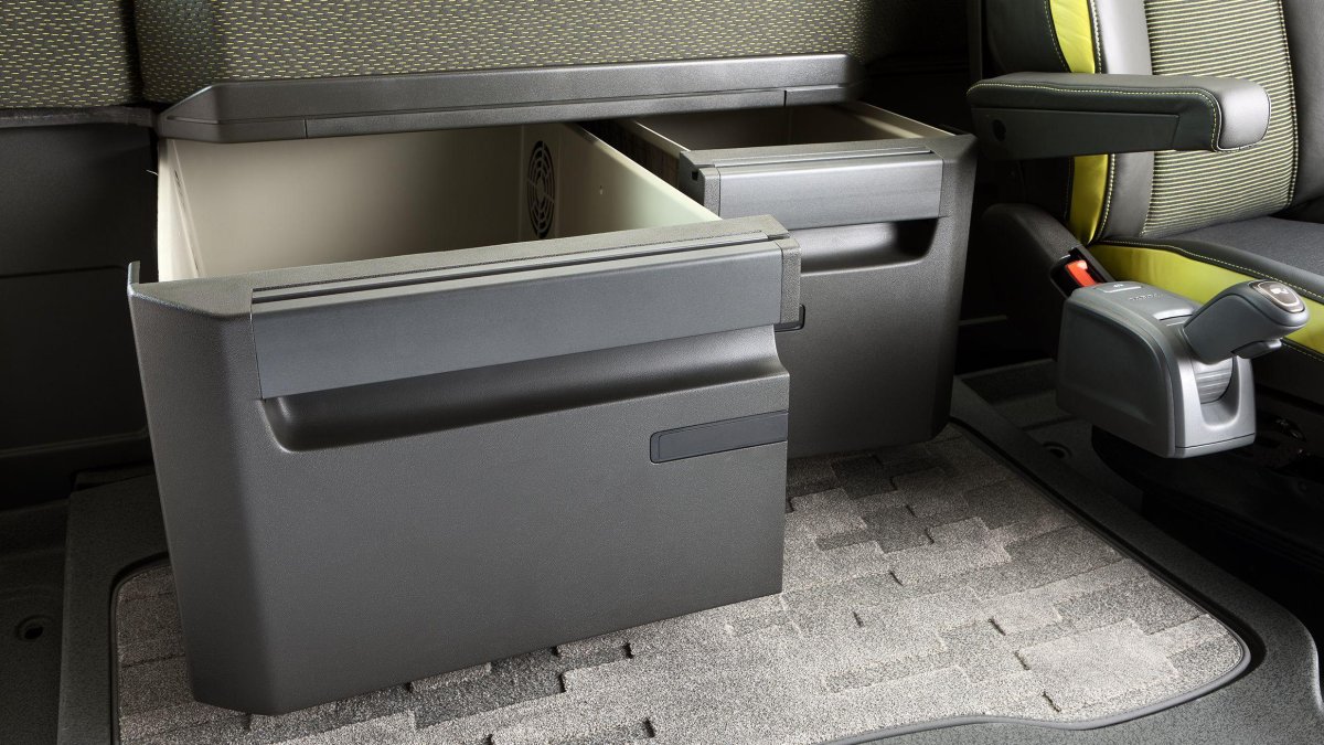 Штатный холодильник Volvo fh13