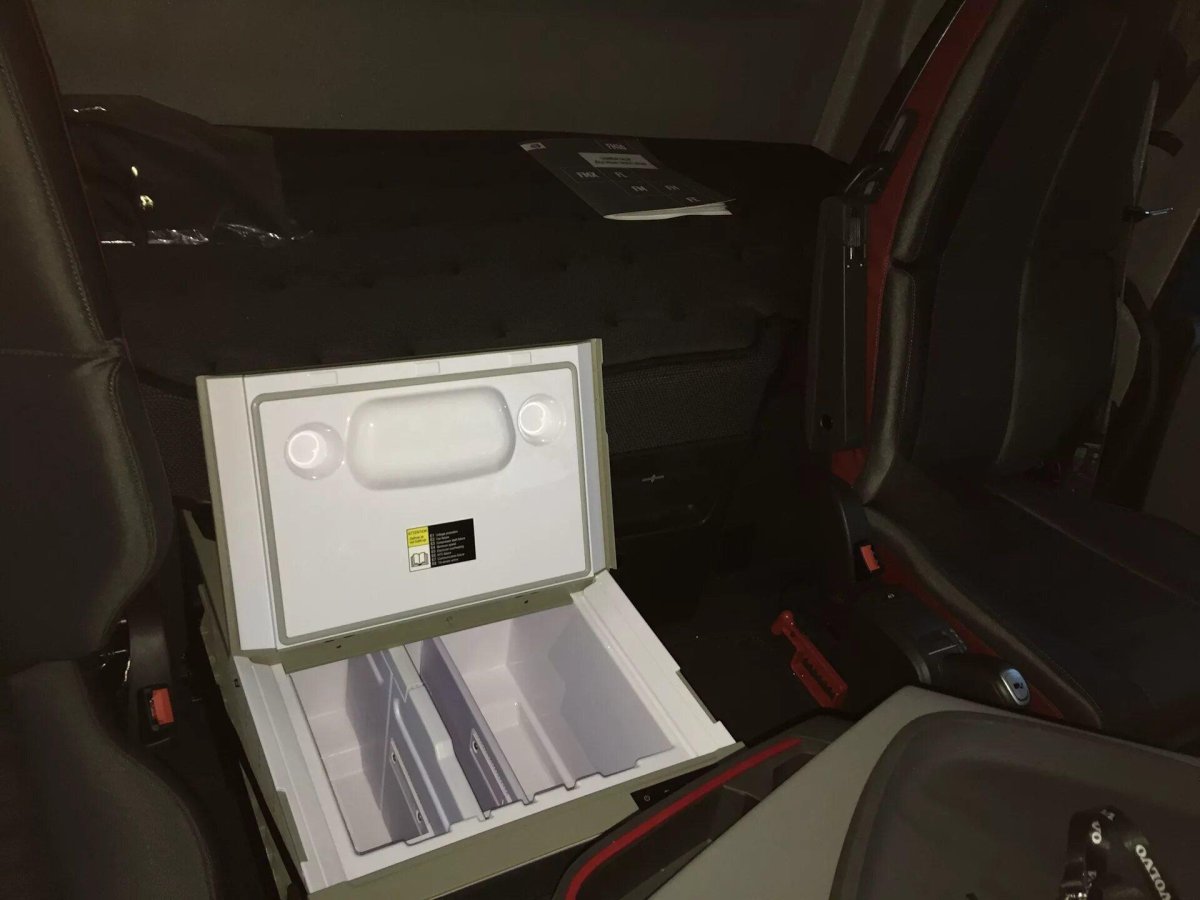 Салонный холодильник в теане