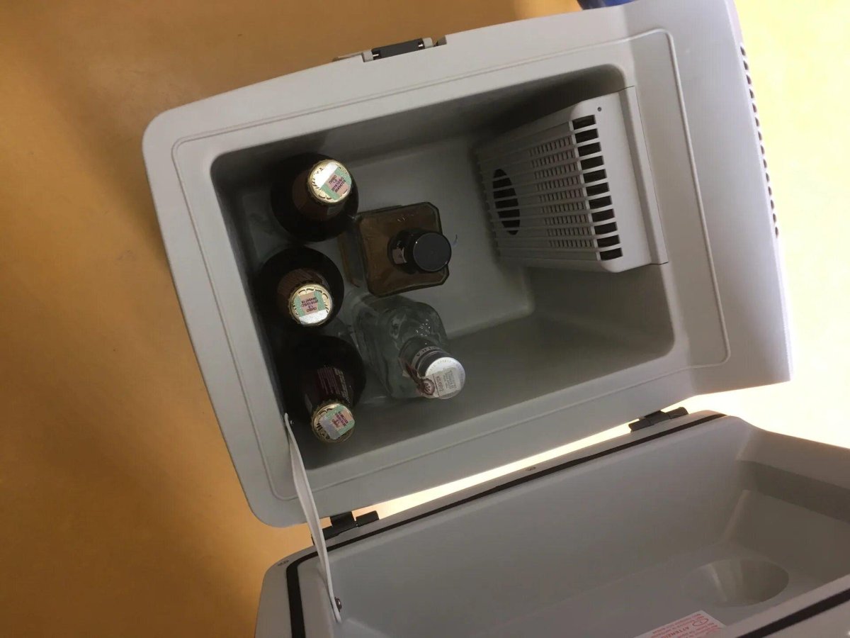 9184606 Холодильник Volvo