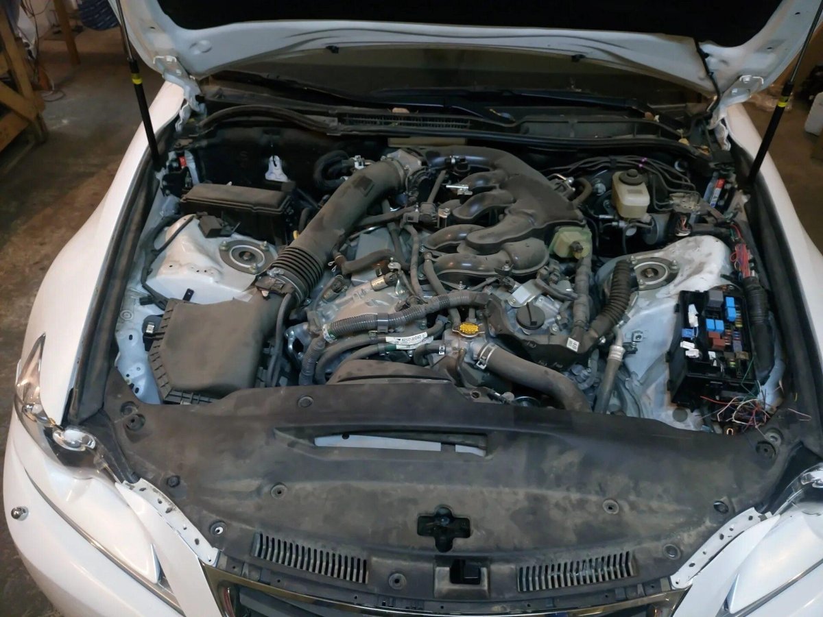 Is 250 подкапотка