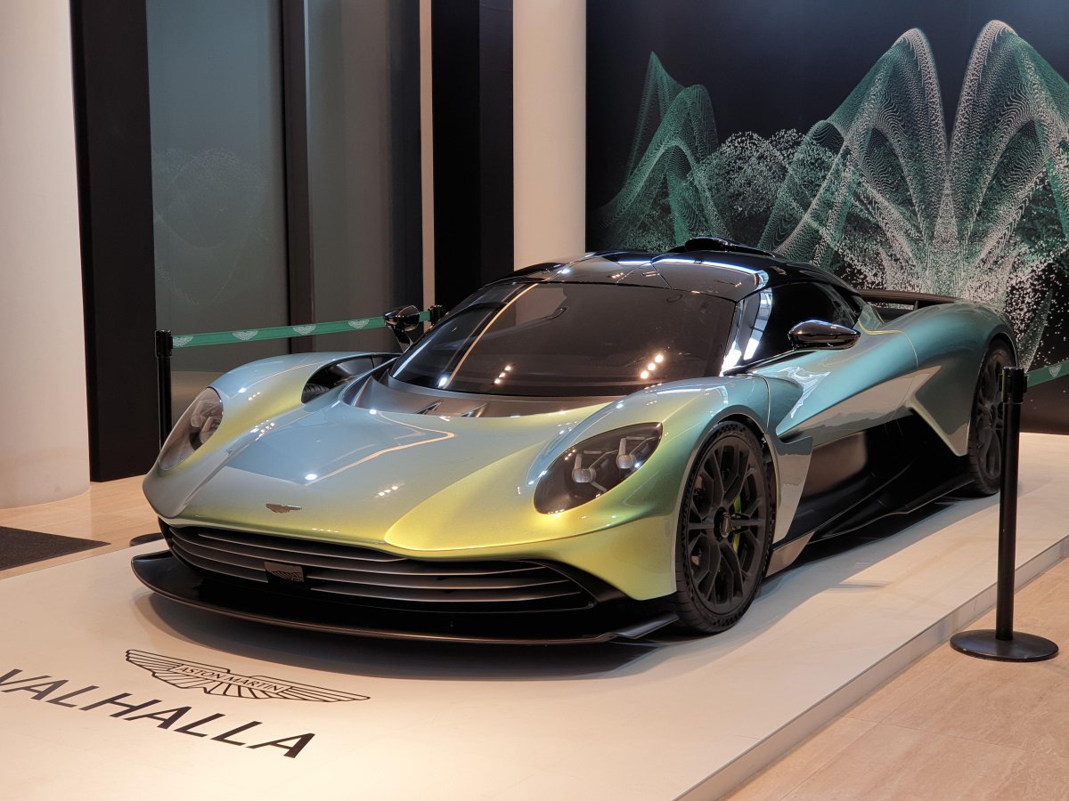 Aston Martin Valhalla