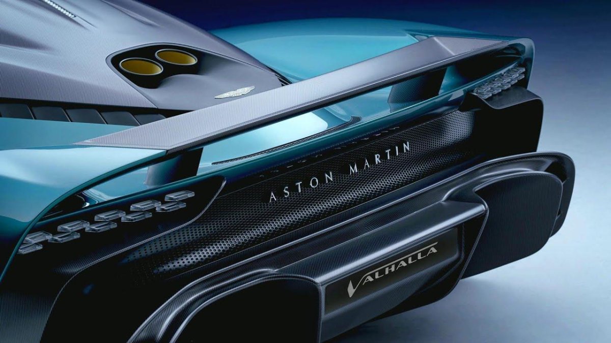 2022 Aston Martin Valhalla