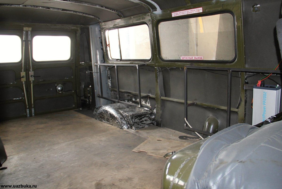 УАЗ 452 внутри