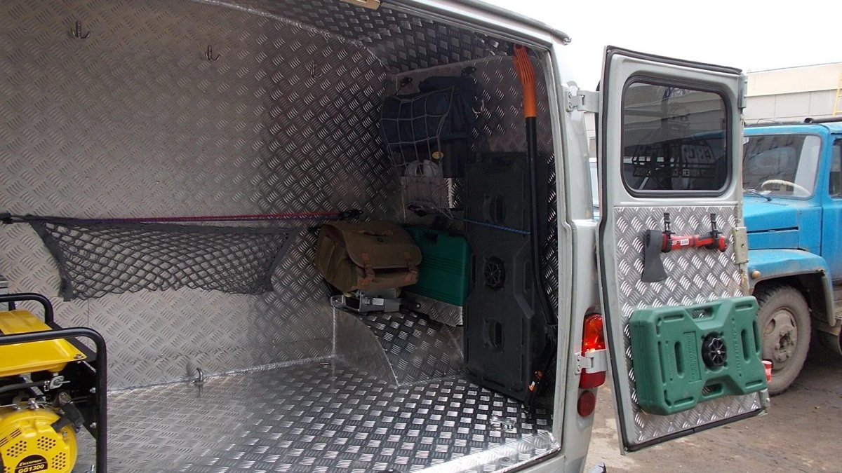 Багажный отсек УАЗ 452