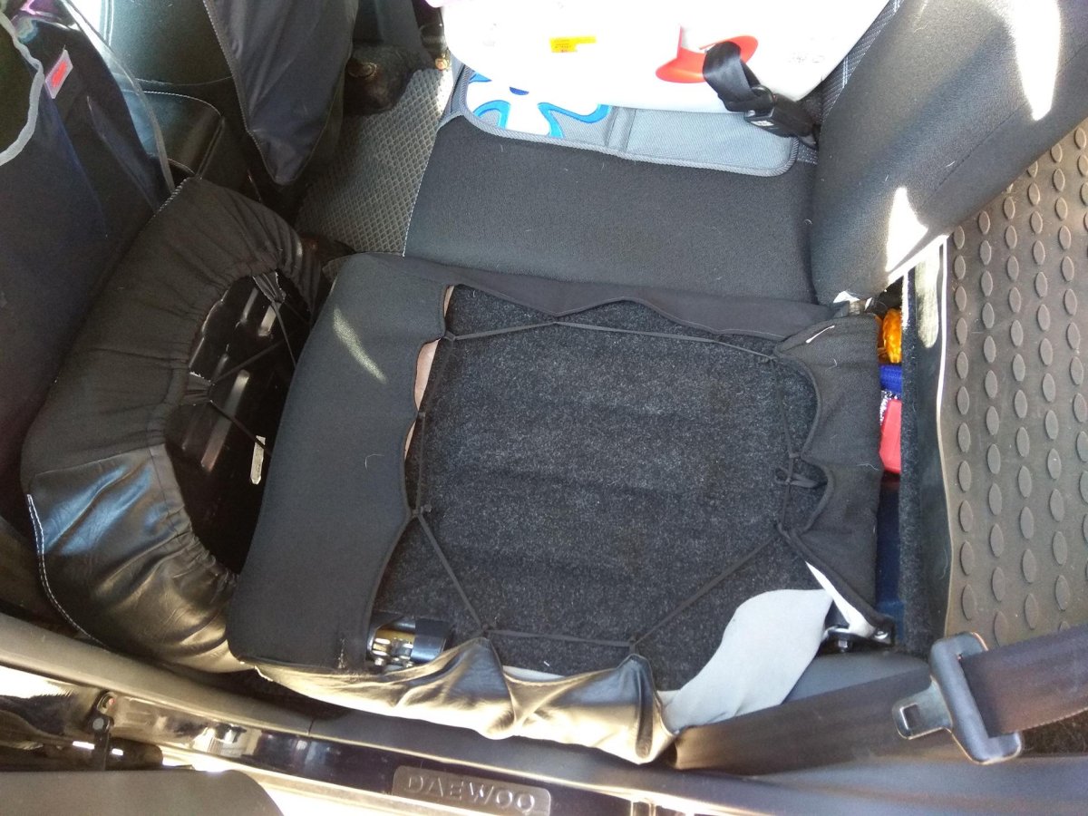 Заднее сиденье с раскладкой в пропорции 60/40