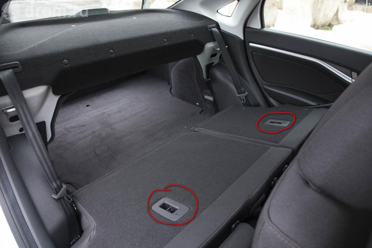 Лада Веста св задние сиденья