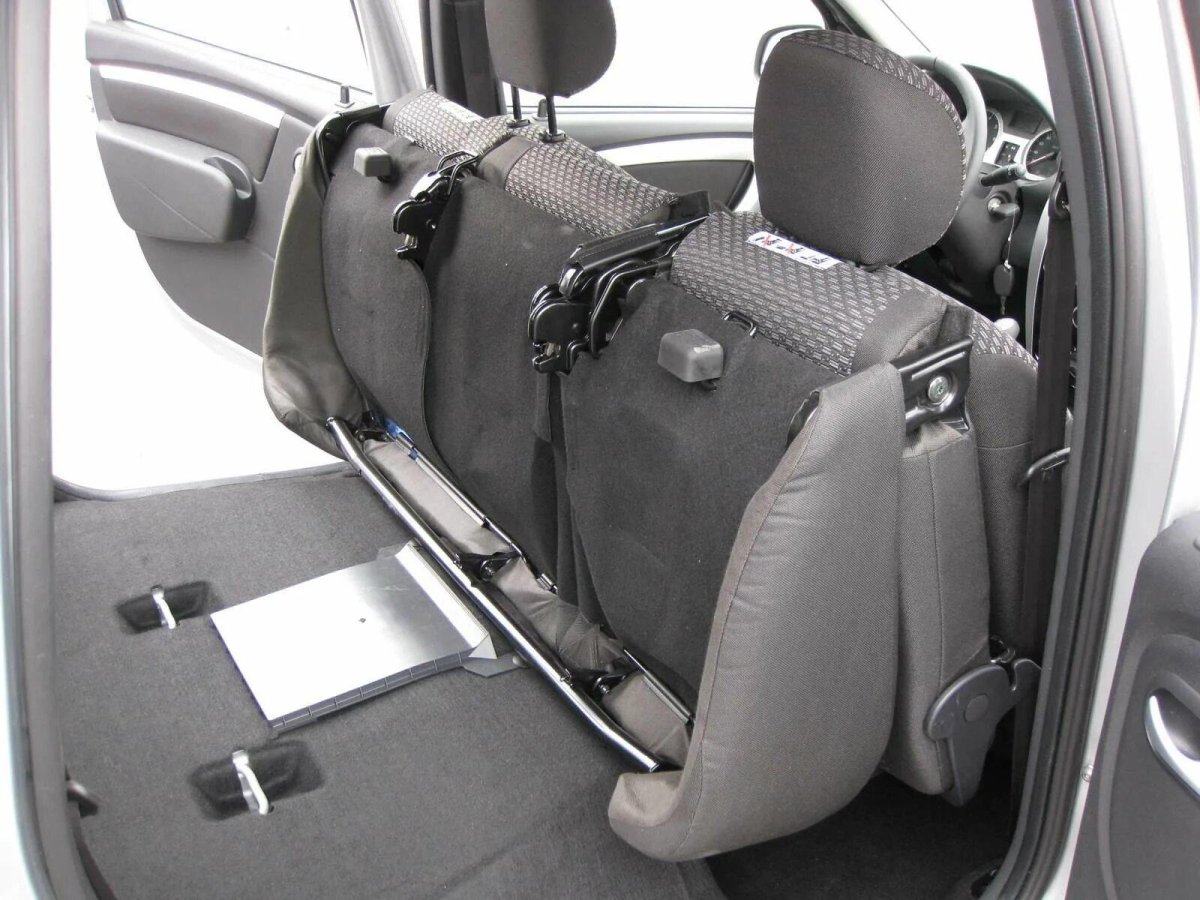 Лада Ларгус салон сзади