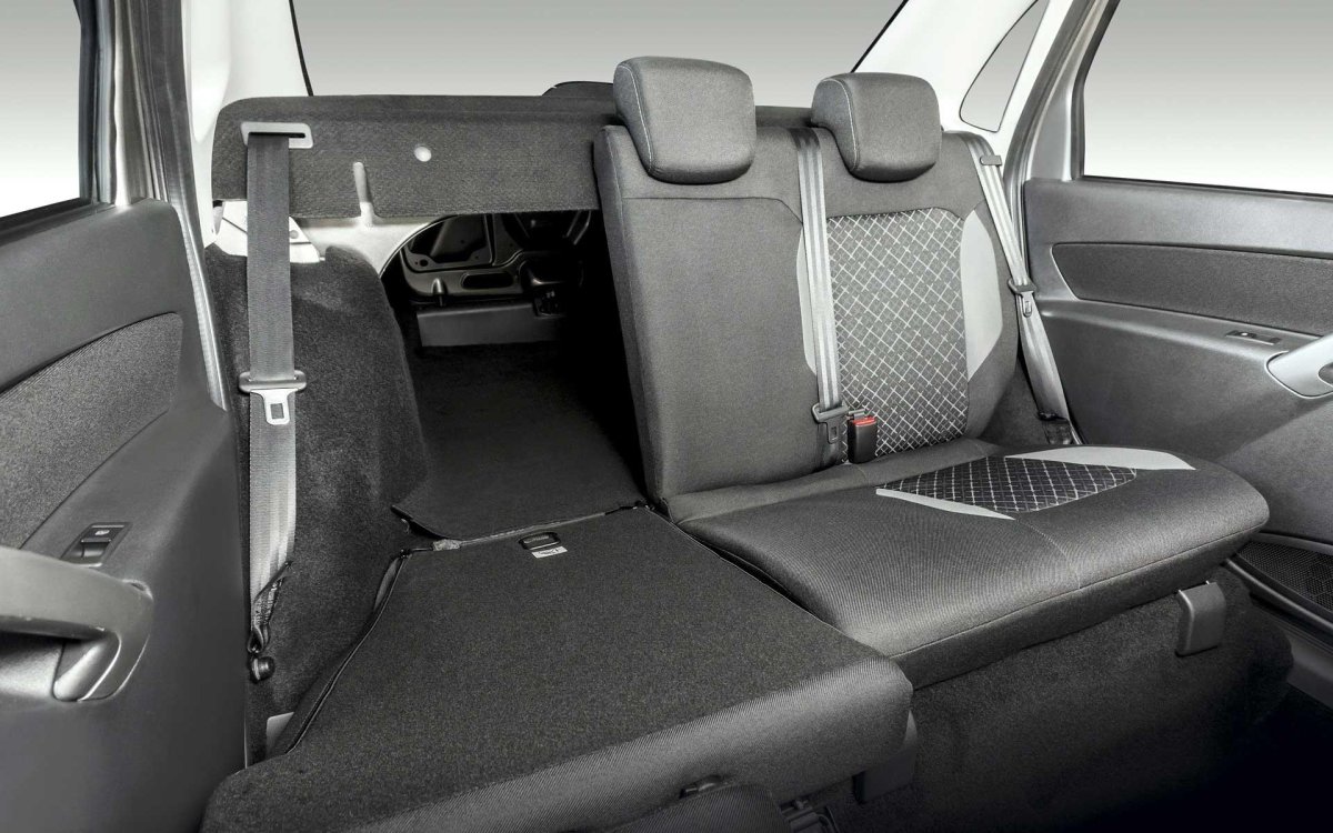 Лада Гранта 2022 салон сзади