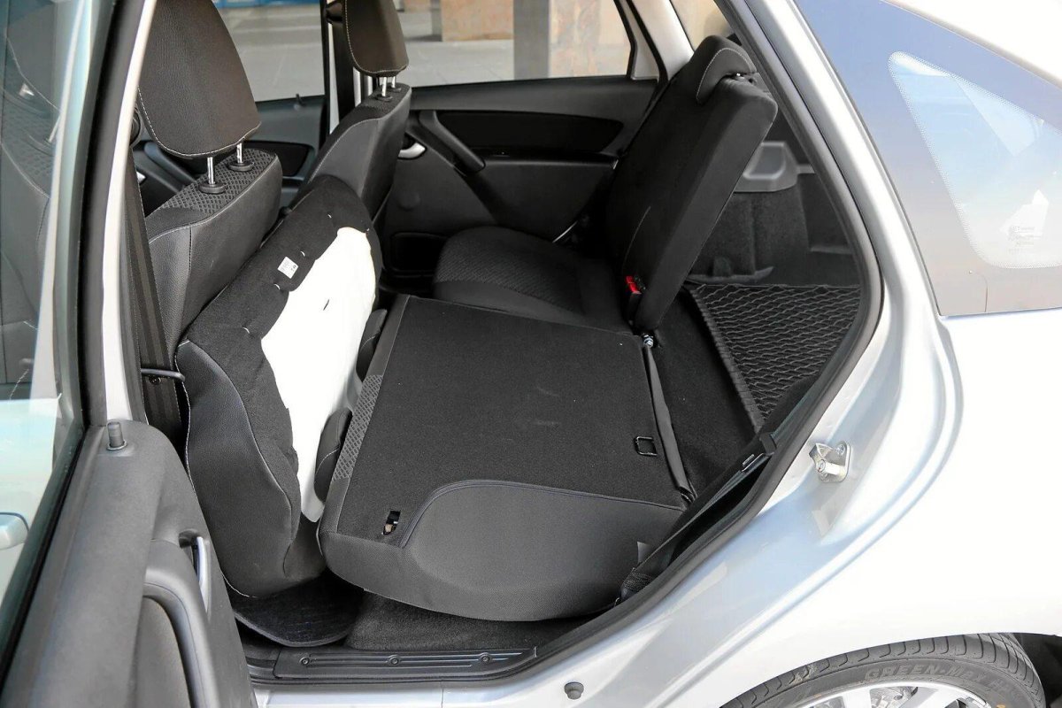 Лада Гранта лифтбек салон