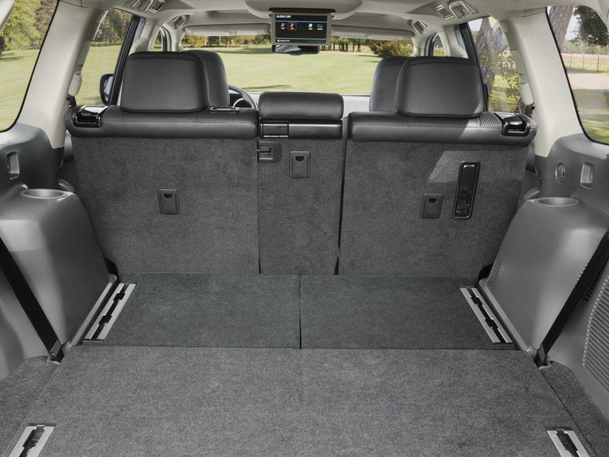 Тойота Прадо 150 задние сиденья