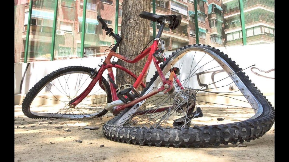 Разбитый велосипед