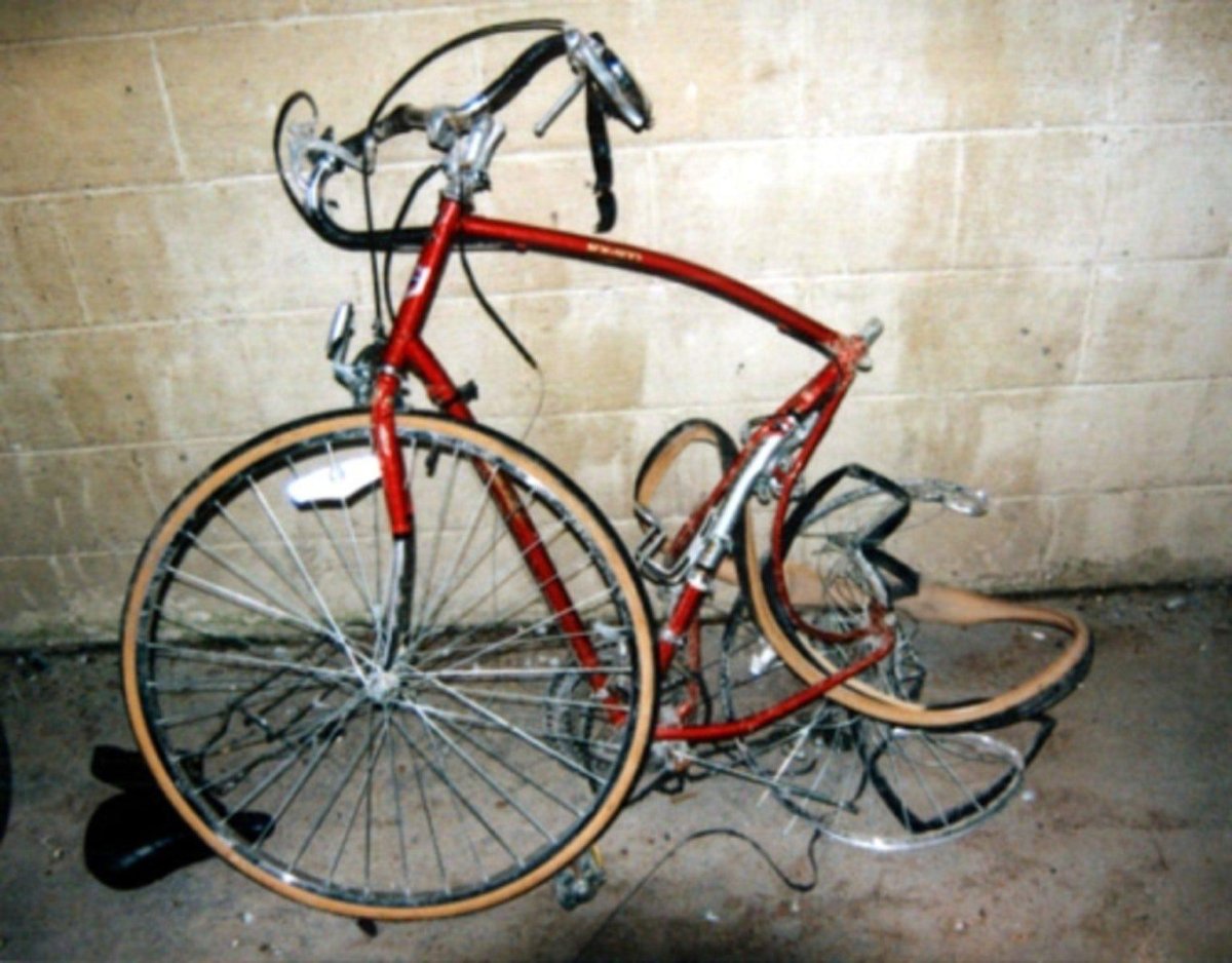 Поломанный велосипед