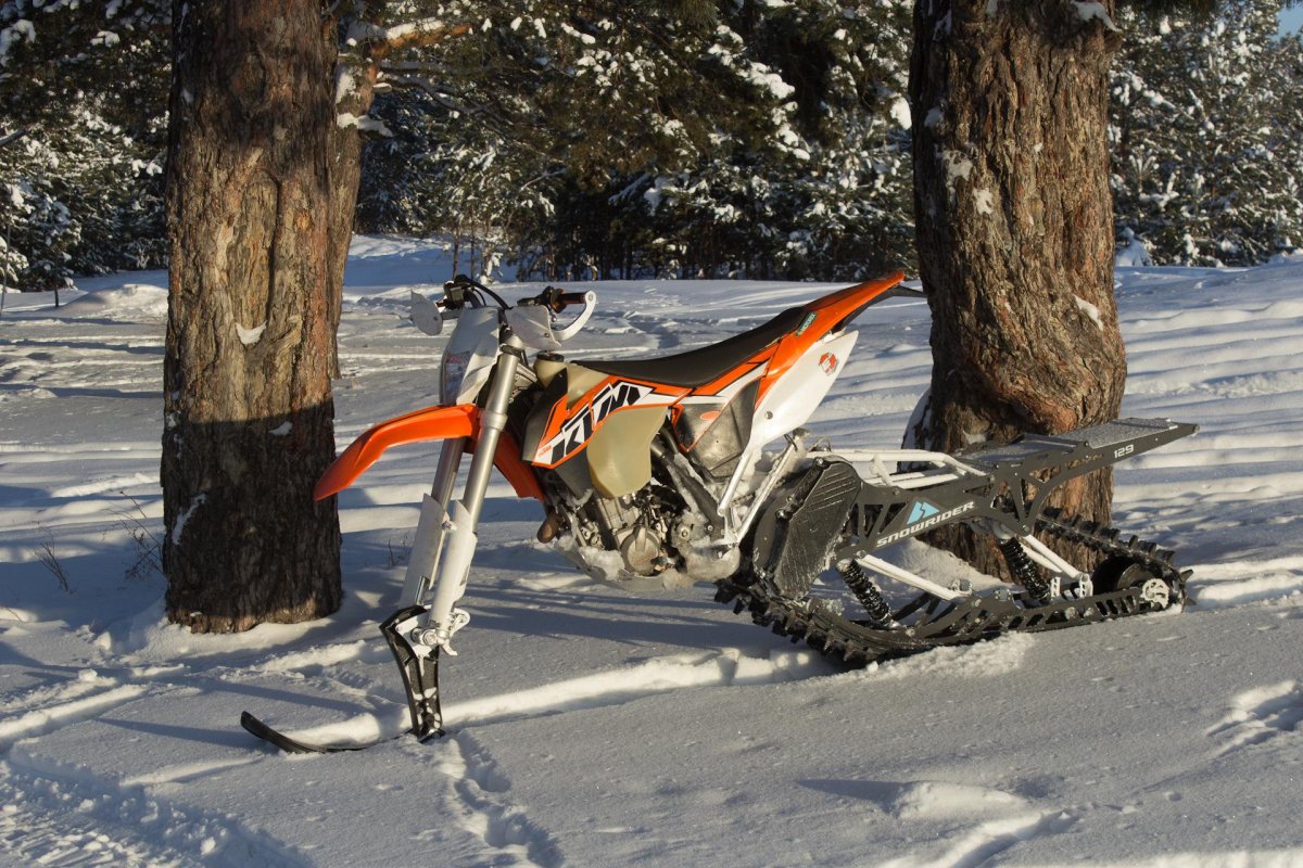 Кроссовый мотоцикл с гусеницей