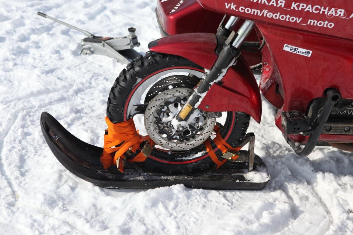 Лыжа на переднее колесо мотоцикла