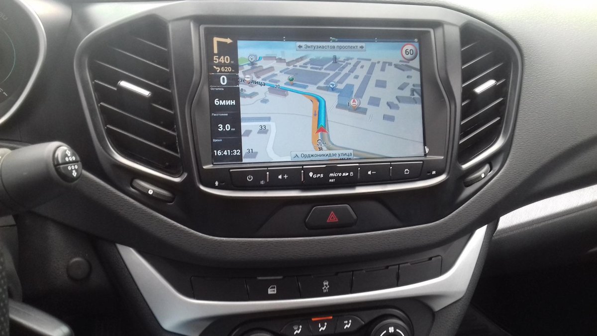 Штатная мультимедиа Лада Веста