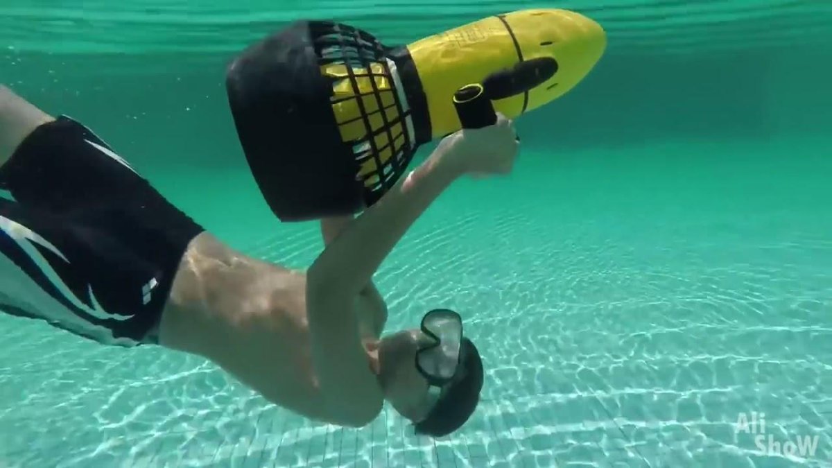 Подводный буксировщик Seascooter