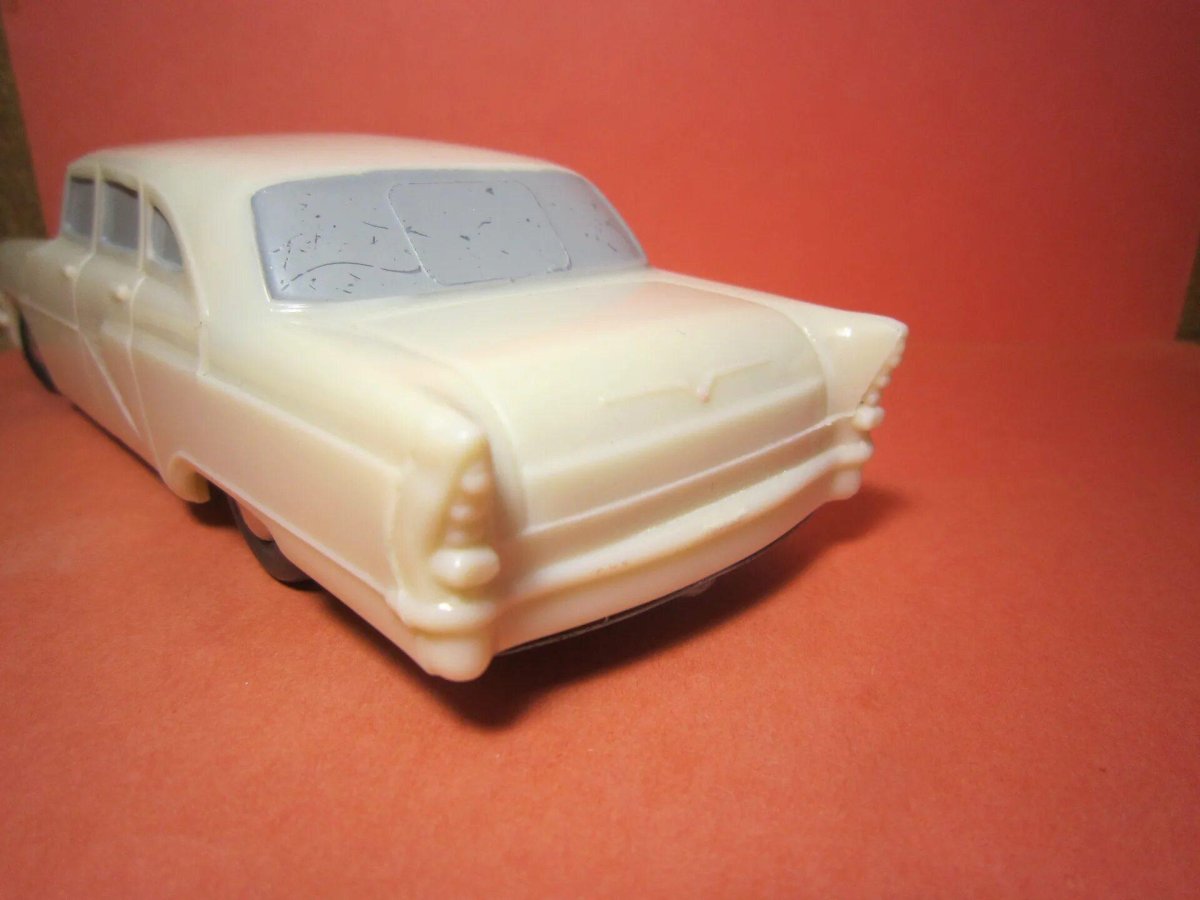 Игрушка ГАЗ 13 Чайка СССР