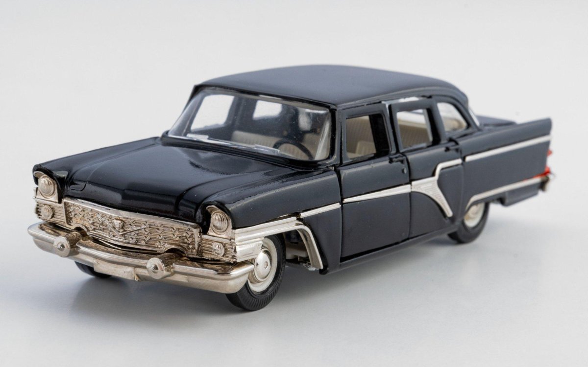 ГАЗ-13 Чайка 1:43 агат