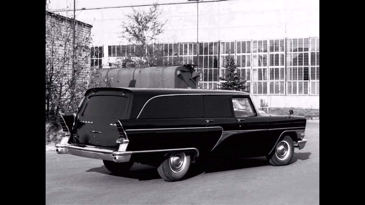 ГАЗ-13с Чайка черный доктор