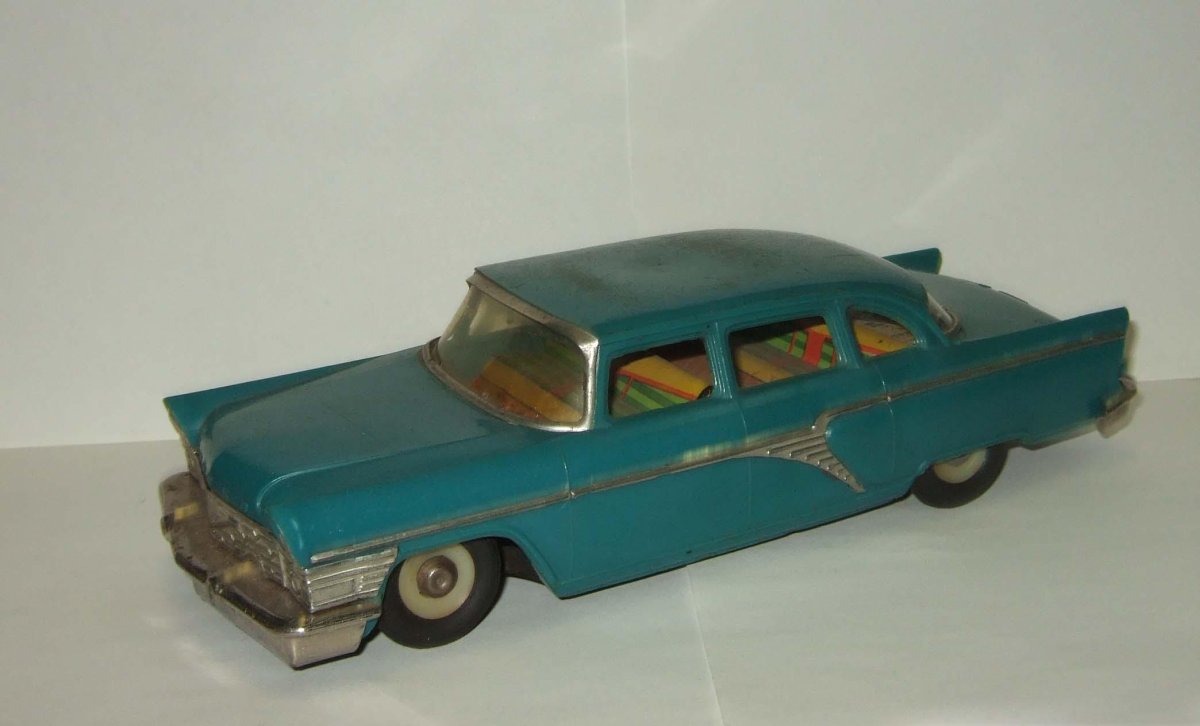 ГАЗ-13 Чайка 1:43 агат