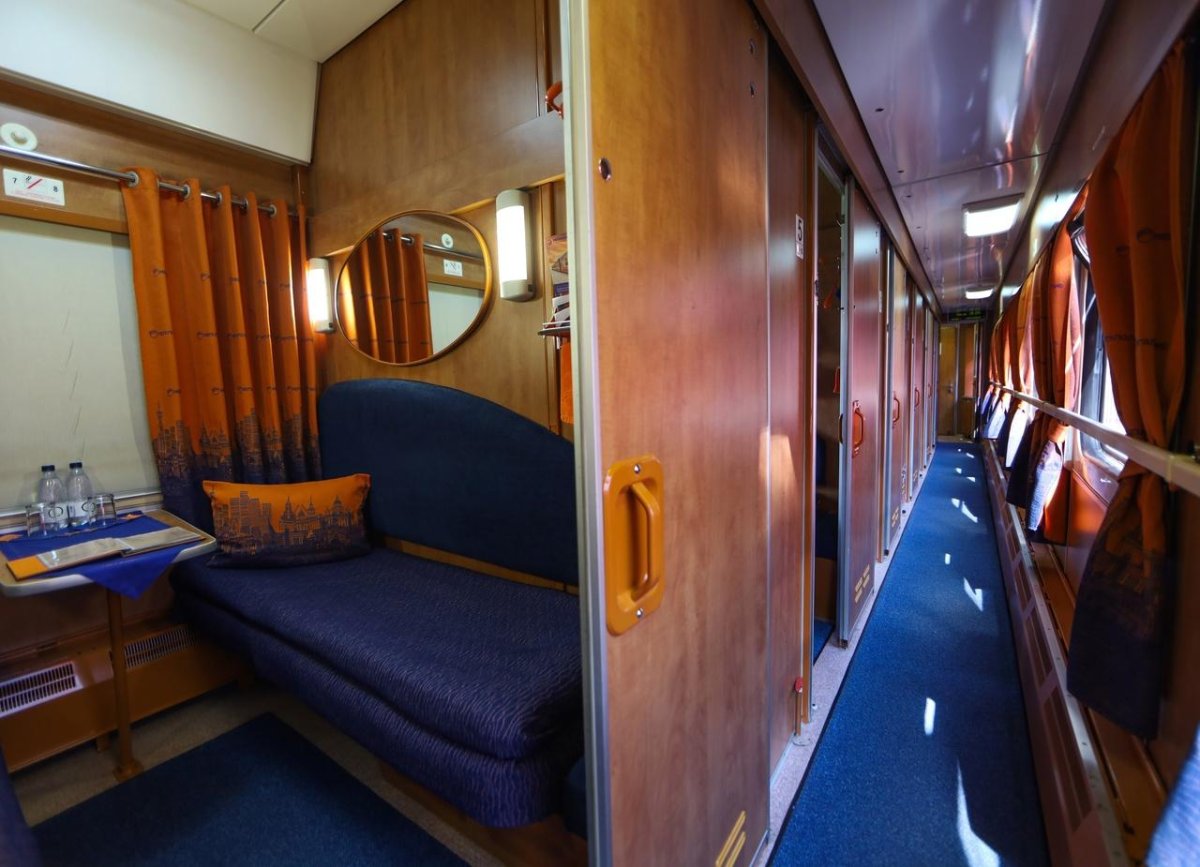 020у Мегаполис Москва Санкт-Петербург