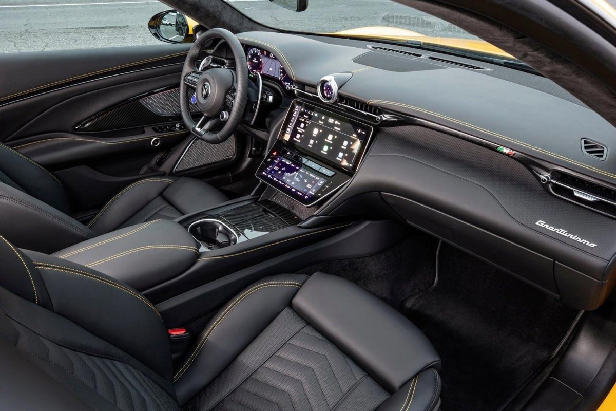 Maserati GRANTURISMO салон