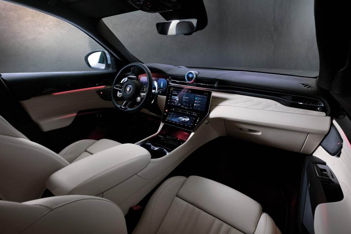 Кроссовер Мазерати 2023