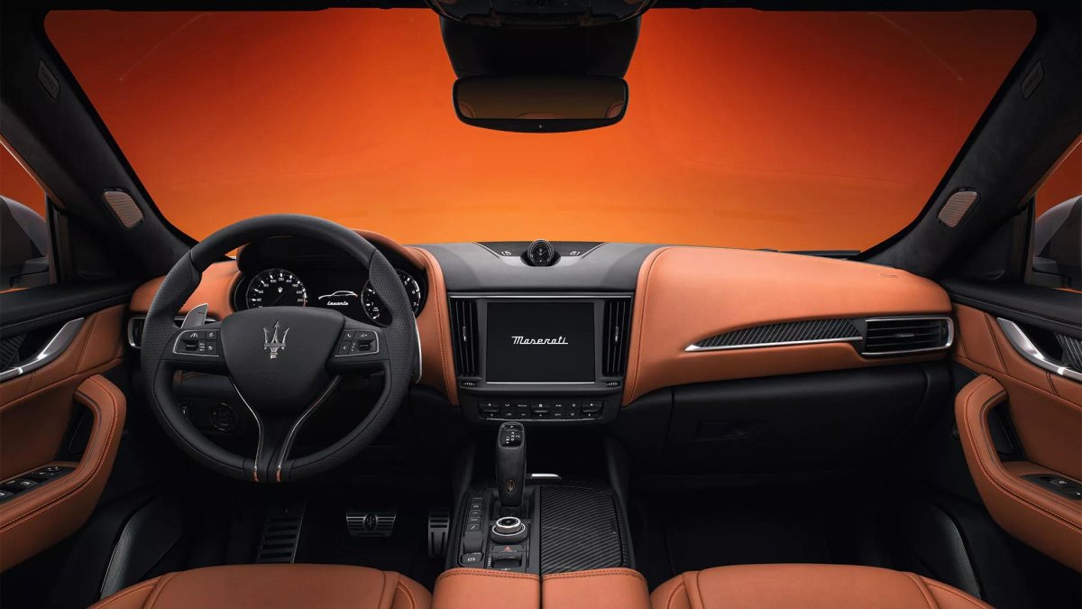 Мазерати Леванте 2022 салон