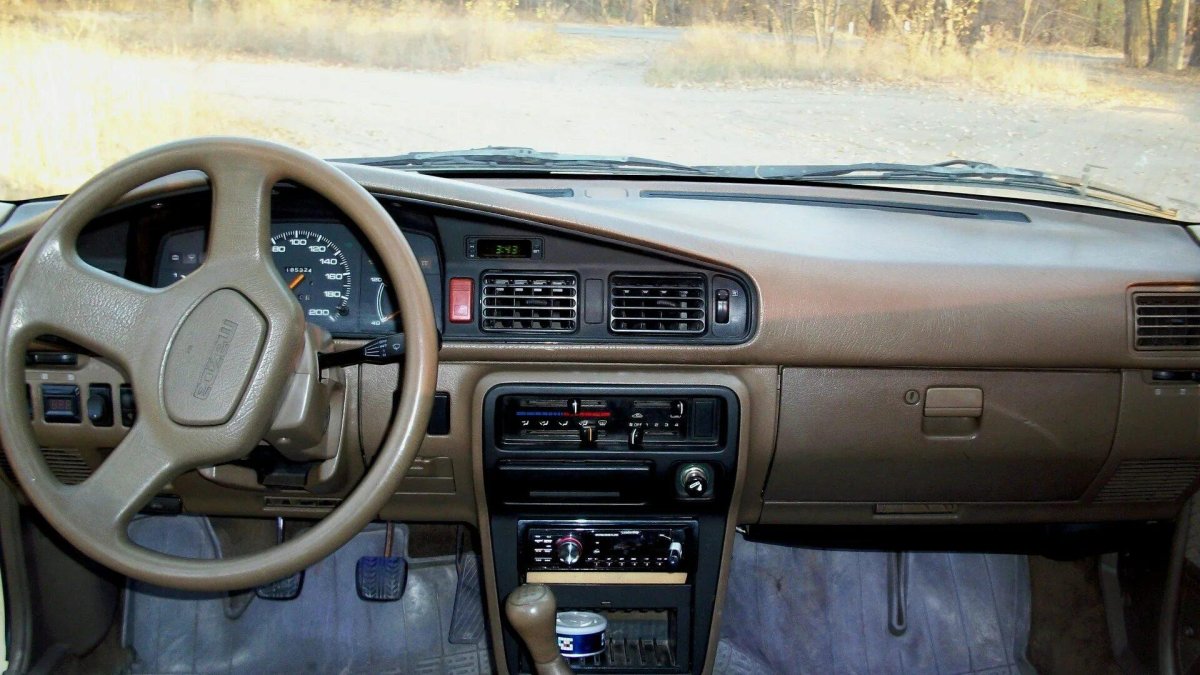 Mazda 626 GC салон