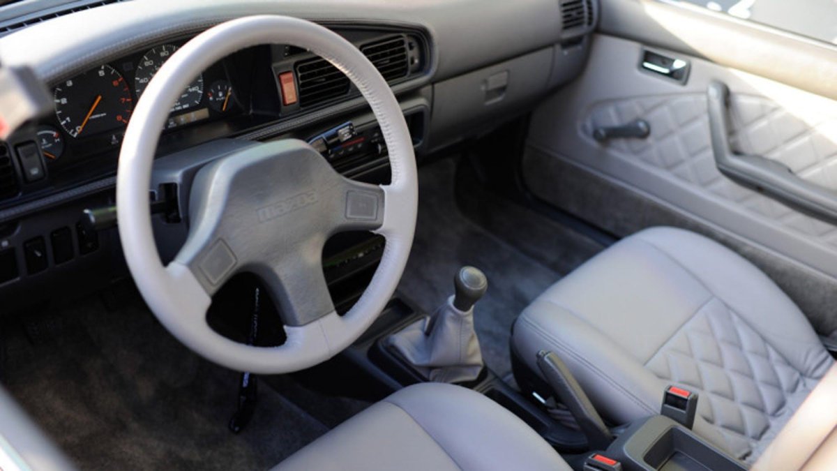 Mazda 626 GD салон