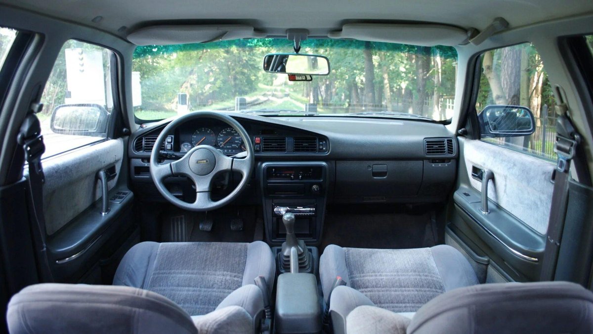 Mazda 626 GD салон