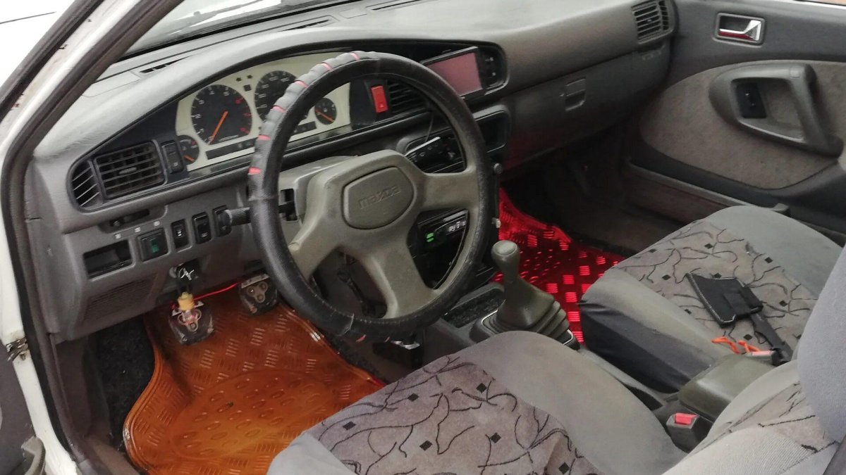 Mazda 626 GC салон