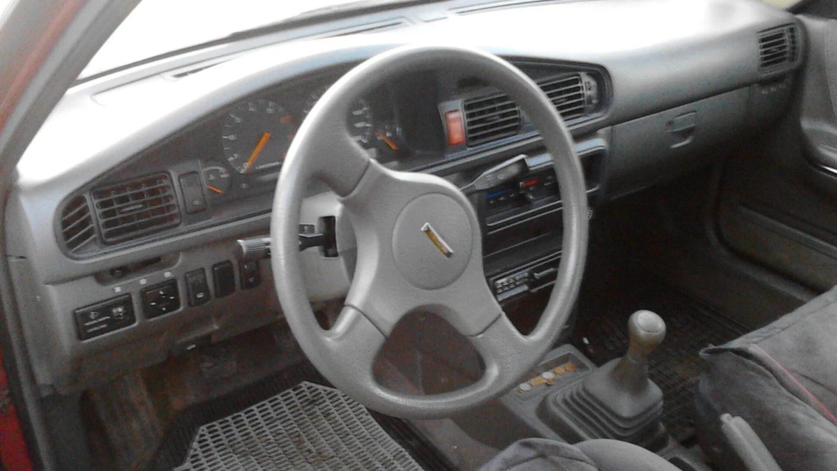 Мазда 626 GD салон