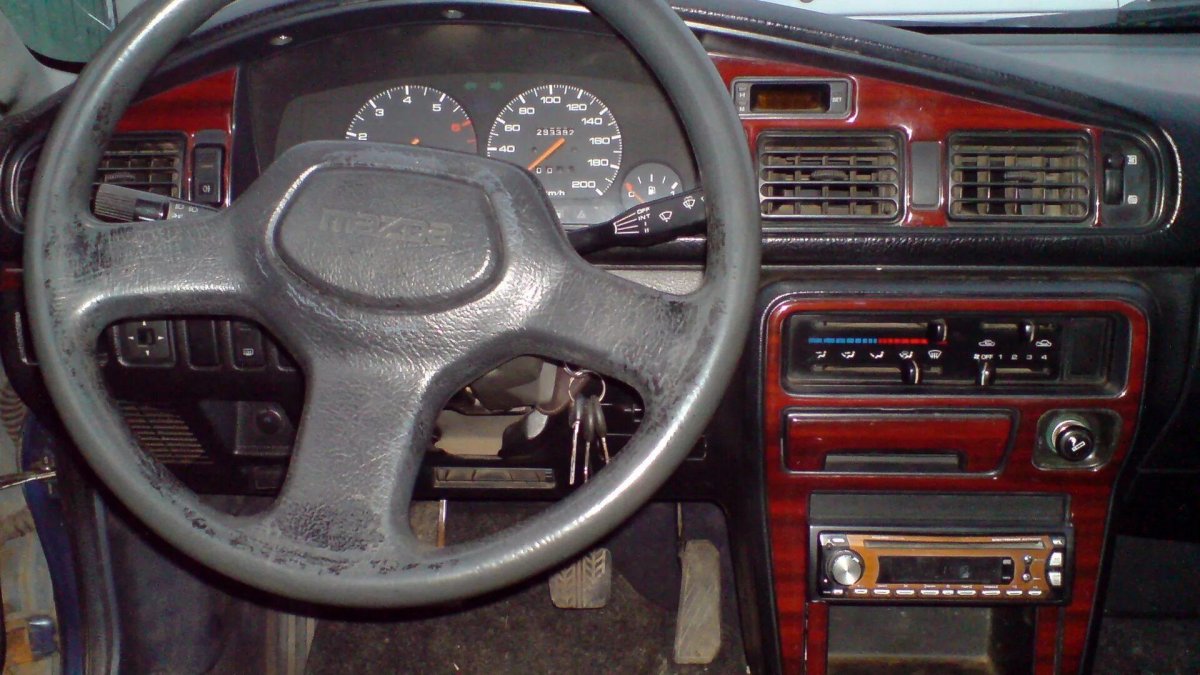 Мазда 626 GD салон