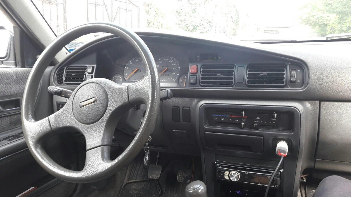 Мазда 626 1990 салон