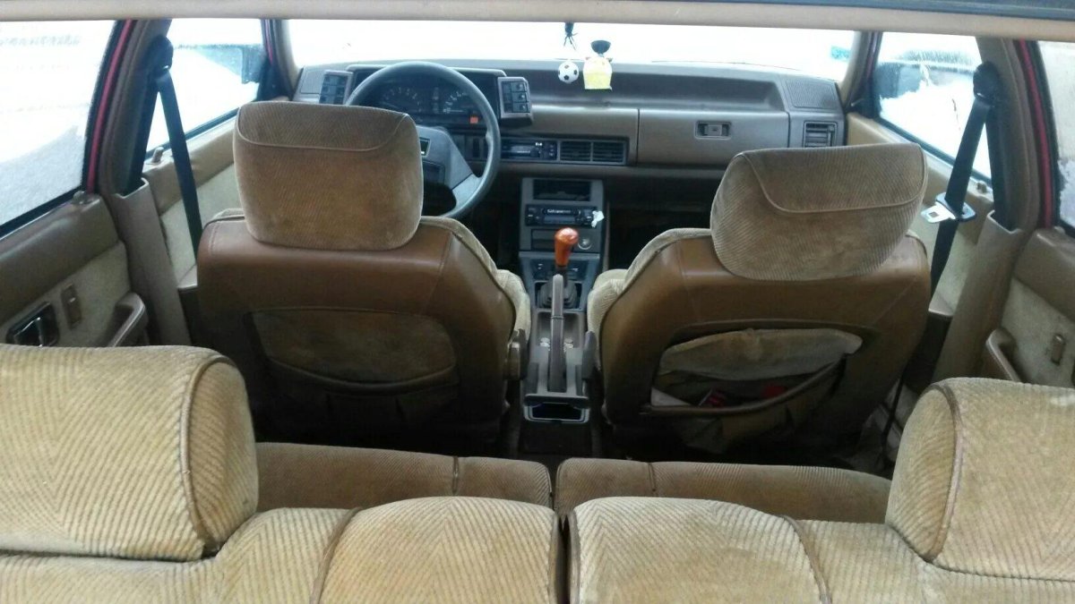 Mazda 626 1984 салон