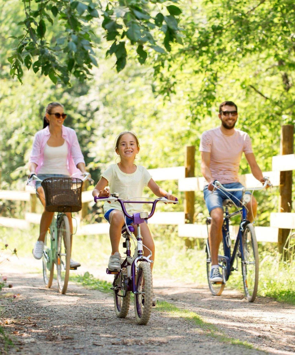Семья на велосипедах