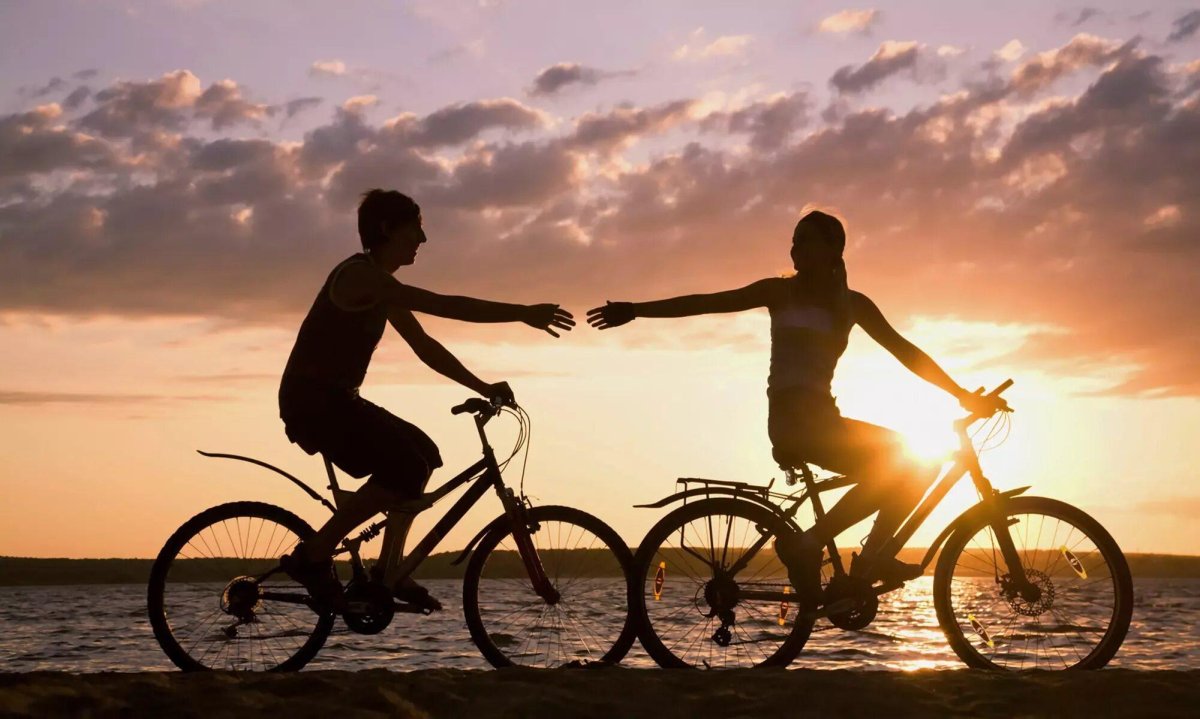 Пара на велосипедах