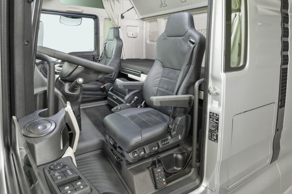 Тягач man TGX 18.440 салон