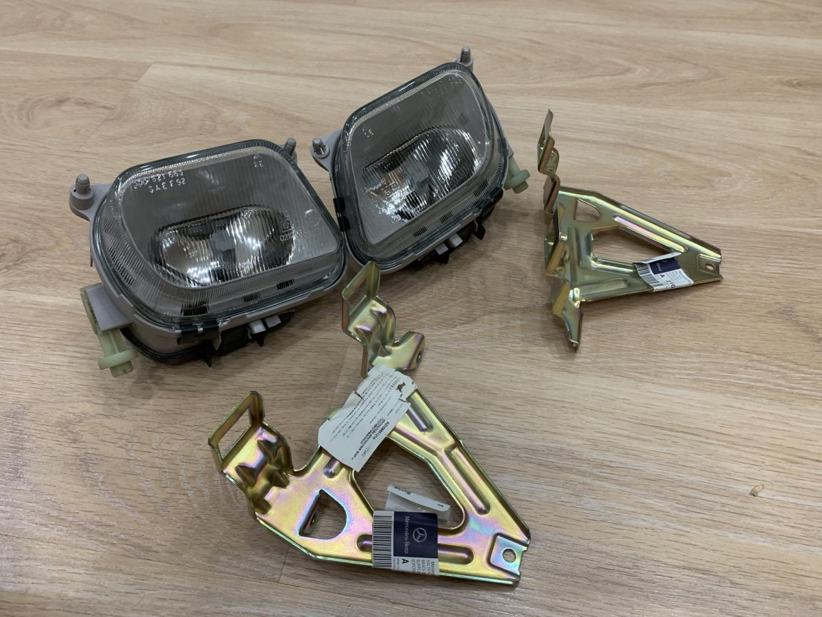 Кронштейн ПТФ Mercedes w210