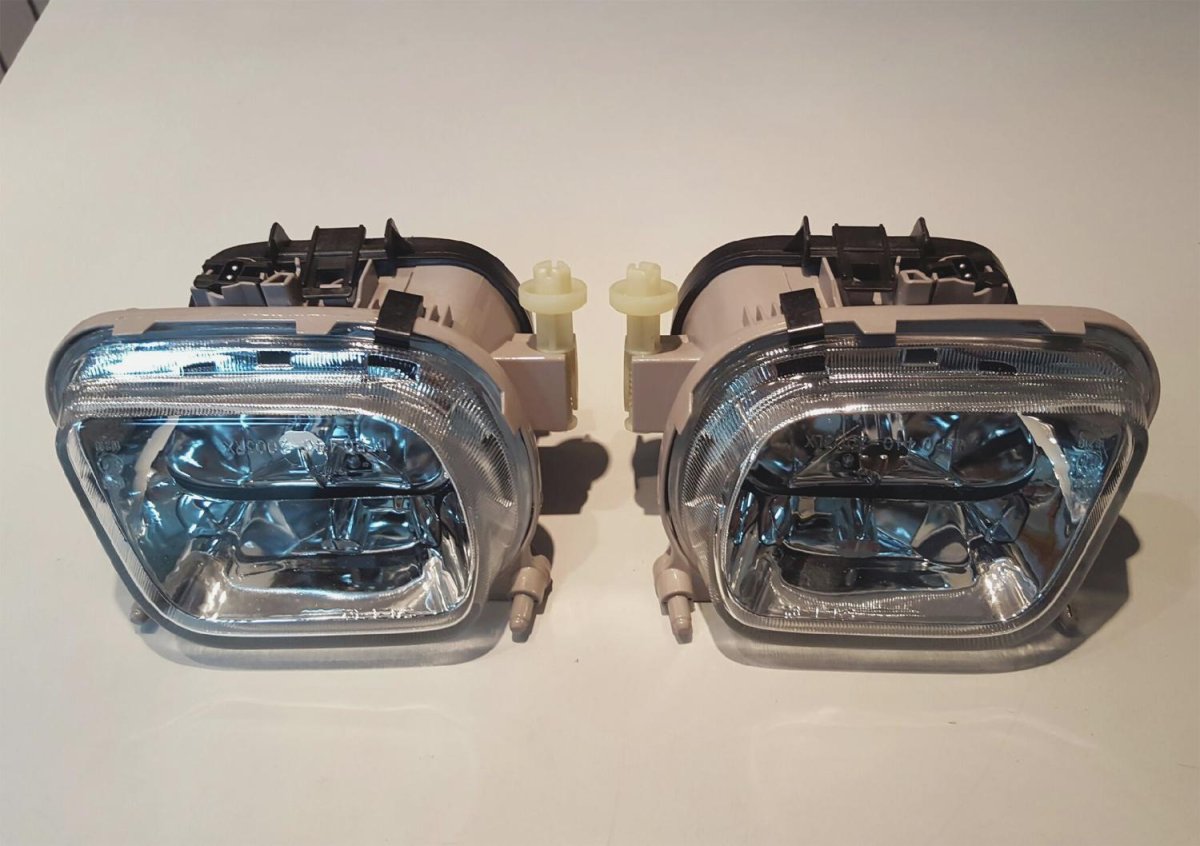 Противотуманная фара Мерседес в210