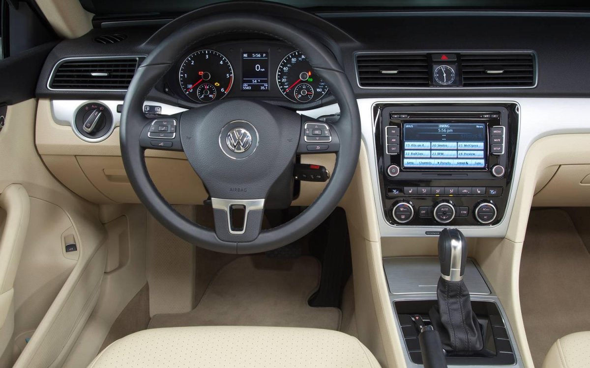 Пассат б7 белый салон