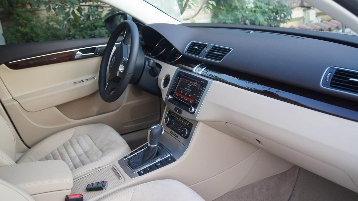 Passat b7 белый салон
